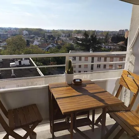 3 Bedroom With Ac & Parking *